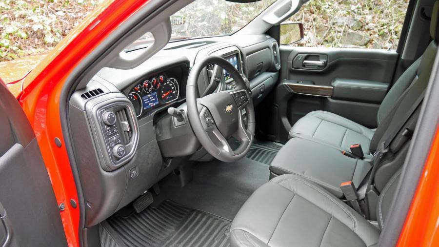 Интерьер Chevrolet Silverado LTZ Duramax Crew Cab 2019 года  (фото 22 из 32)
